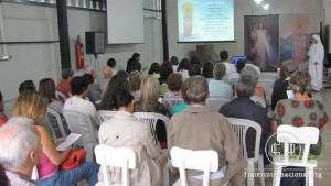 Encontro dominical na Casa das Crianças