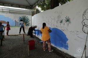Pintura em muro do Abrigo Pintolândia