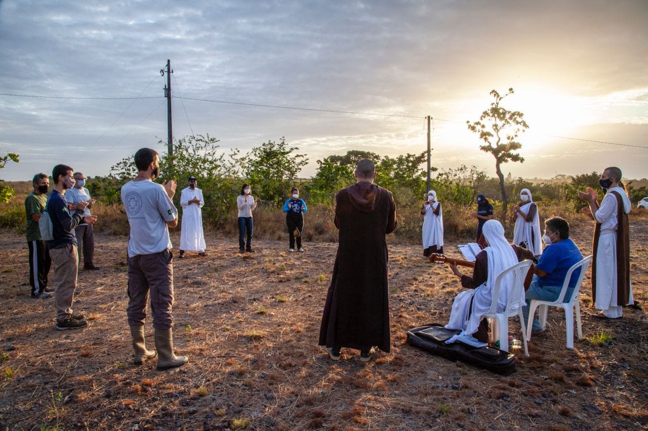 Ciclo de trabajo comunitario en la Comunidad-Luz Flor do Sagrado Tepui